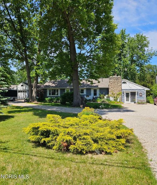 8010 Hill Ave, Holland, OH, 43528-9708 | Card Image