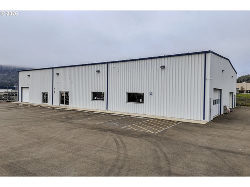 428 Ne Newton Creek Dr, Roseburg, OR, 97470 | Card Image