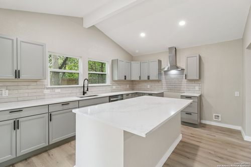 318 Trafalgar Rd, San Antonio, TX, 78216-5132 | Card Image