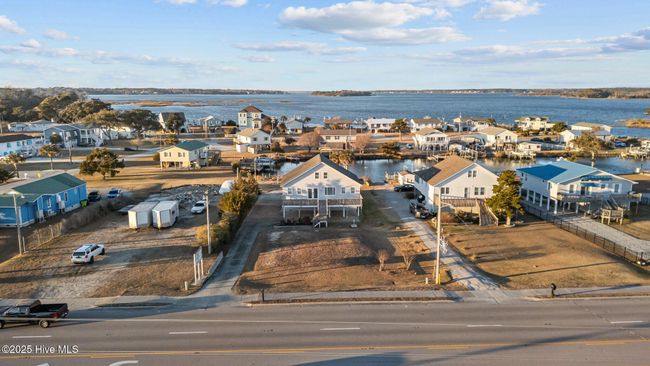 407 Cedar Point Blvd, House other with 3 bedrooms, 3 bathrooms and null parking in Cedar Point NC | Image 39
