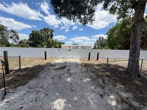8165 Heck Dr, NORTH FORT MYERS, FL, 33917-6262 | Card Image