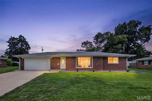34 Chadwick Dr, Belleville, IL, 62223-3604 | Card Image