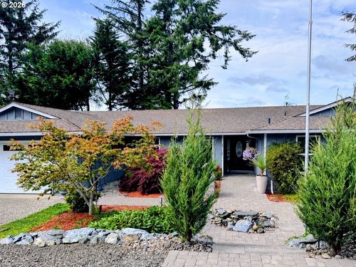 1689 Applewood Dr, Coos Bay, OR, 97420-4421 | Card Image