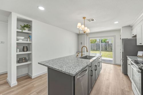 211 Banner Ave, Leander, TX, 78641-8378 | Card Image