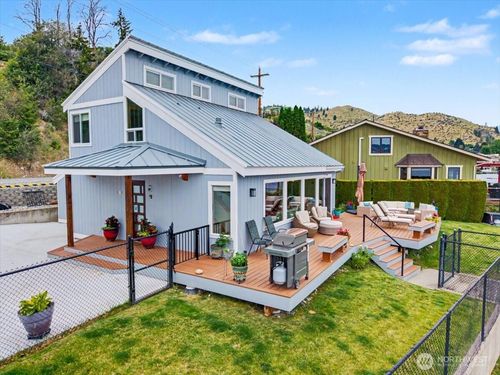 1386 S Lakeshore Rd, Chelan, WA, 98816-9102 | Card Image