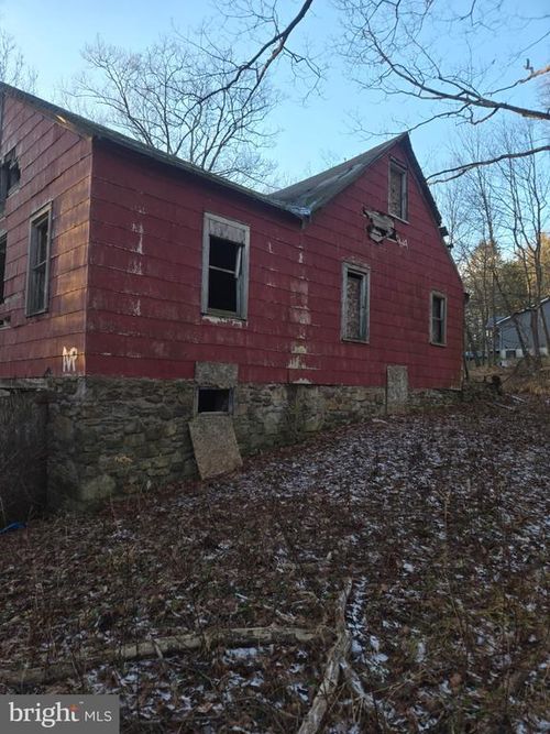 15 Spruce St, MOUNT POCONO, PA, 18344-1642 | Card Image