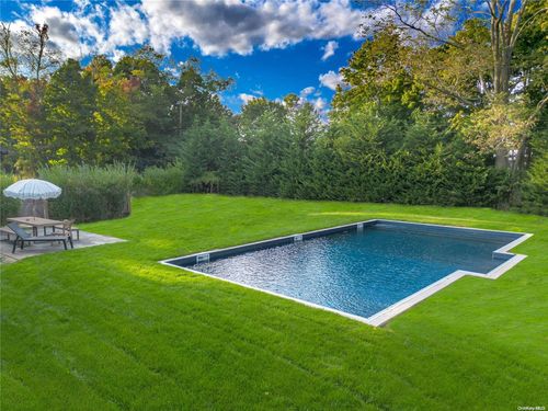 905 9th St, Greenport, NY, 11944-1711 | Card Image