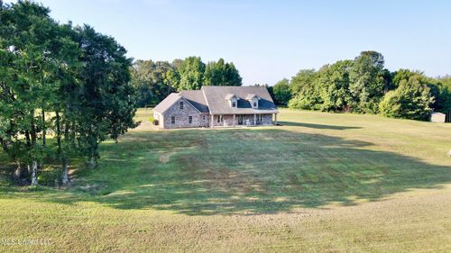 404 Golden Pond Cir, Coldwater, MS, 38618-4252 | Card Image