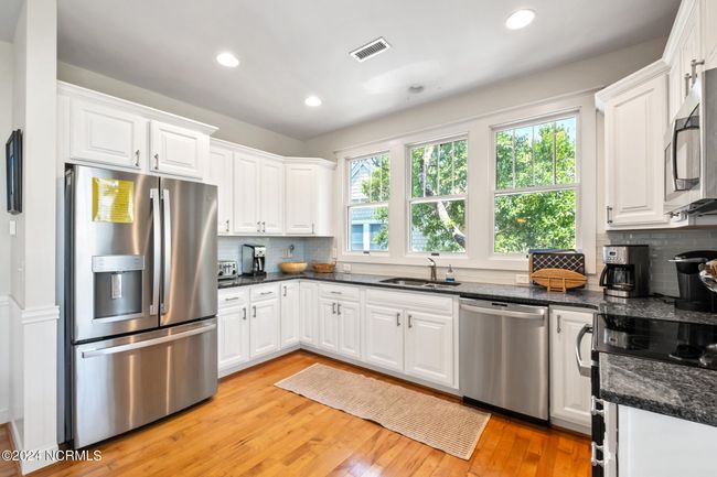 HARDWOODS - LARGE KITCHEN GRANITE COUNTERS | Image 9
