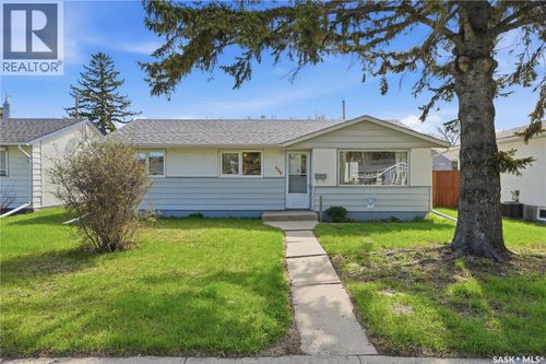526 Av V S, Saskatoon, SK, S7M3E9 | Card Image