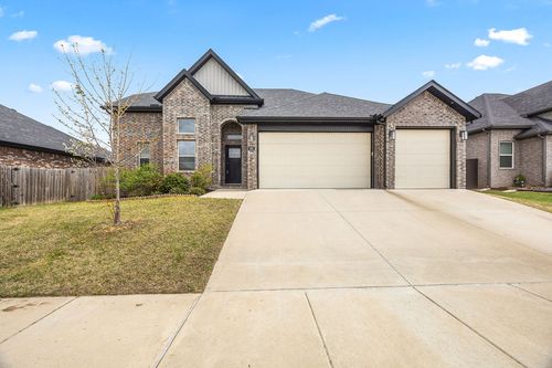 562 N Drewrys Bluff Dr, Fayetteville, AR, 72704-7168 | Card Image