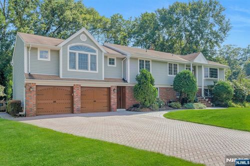 18 Bayberry Dr, Montvale, NJ, 07645-2117 | Card Image