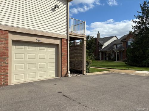3541 Oakmonte Blvd, Oakland Twp, MI, 48306-4790 | Card Image