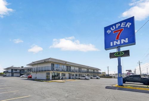 3031 S Range Line Rd, Joplin, MO, 64804-3260 | Card Image