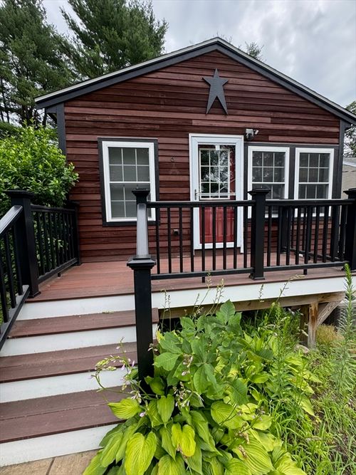 6 East Ln, Sandown, NH, 03873-2717 | Card Image