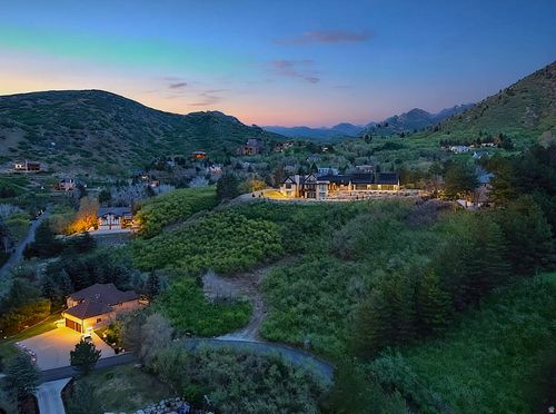 10667 S Hidden Ridge Ln, Sandy, UT, 84092-6525 | Card Image