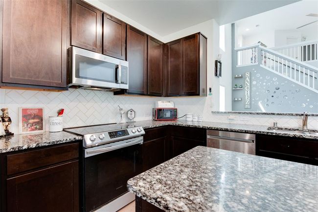 438 Dorsal Way, House other with 4 bedrooms, 3 bathrooms and 3 parking in Crosby TX | Image 8