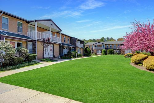 214 Artist Lake Dr, Middle Island, NY, 11953-2318 | Card Image