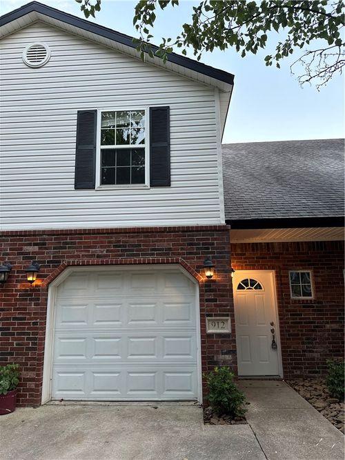 912 S Wood Ave, Fayetteville, AR, 72701-6669 | Card Image
