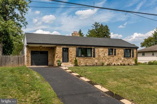 123 Holly Rd, SOUTHAMPTON, PA, 18966-3031 | Card Image
