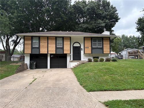 1500 Nw 50th St, Blue Springs, MO, 64015-2348 | Card Image