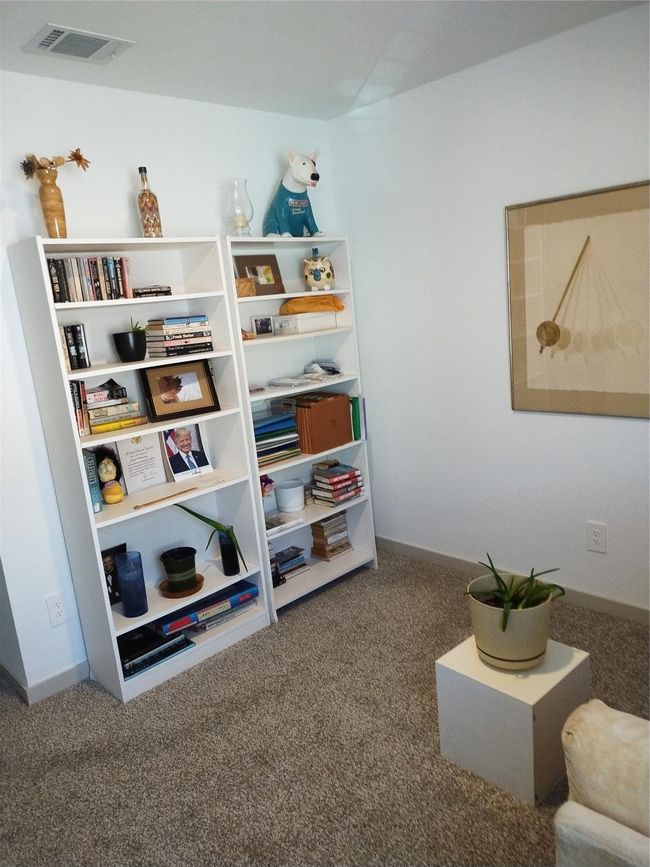 Another secondary bedroom. | Image 14