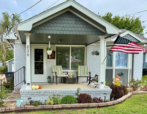 826 Old Main St, Newton, KS, 67114-4328 | Card Image