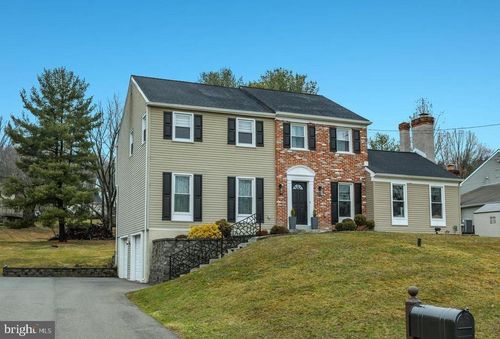 683 Sunnyside Ave, Audubon, PA, 19403-1740 | Card Image