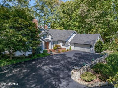 16 Fairway Drive, House other with 3 bedrooms, 1 bathrooms and null parking in Selinsgrove PA | Image 2