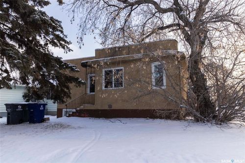 1302 11th St E, Saskatoon, SK, S7H0G5 | Card Image