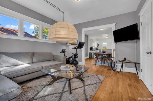 1202 Lawrence St, Detroit, MI, 48202-1060 | Card Image