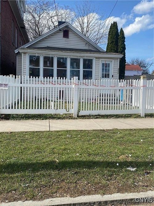 407 Pond St, Syracuse, NY, 13208-2716 | Card Image