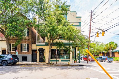28 1/2 Hasell St, Charleston, SC, 29401-1657 | Card Image