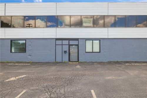 2425 Hyde Park Blvd, Niagara Falls, NY, 14305-3235 | Card Image