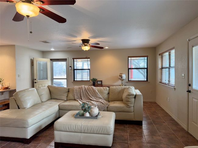 350 Private Road 1407, House other with 1 bedrooms, 2 bathrooms and null parking in Morgan TX | Image 5