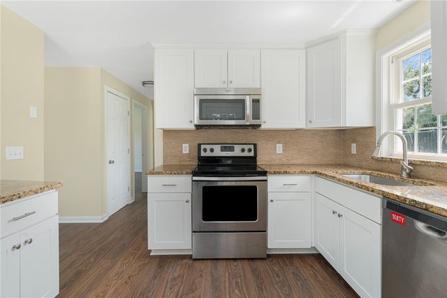 208 W View Rd, House other with 4 bedrooms, 3 bathrooms and 4 parking in Middletown RI | Image 23