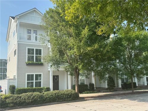 320 30th Street, Virginia Beach, VA, 23451 | Card Image