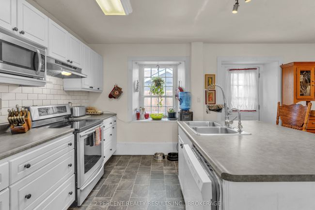 11 Water St, House other with 3 bedrooms, 2 bathrooms and 2 parking in Newburgh ON | Image 13