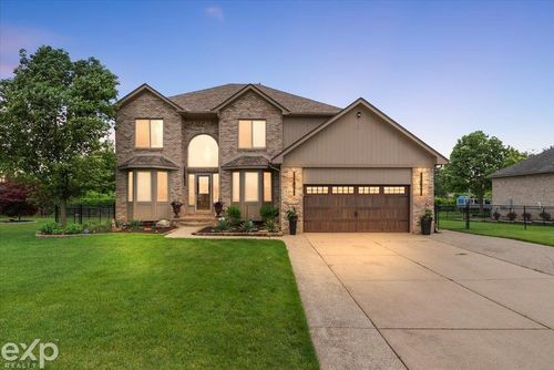 47645 Burlingame Dr, Chesterfield, MI, 48047-6028 | Card Image