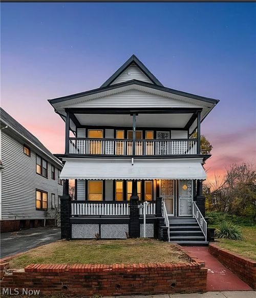 up-12001 Oakview Ave, Cleveland, OH, 44108-1572 | Card Image