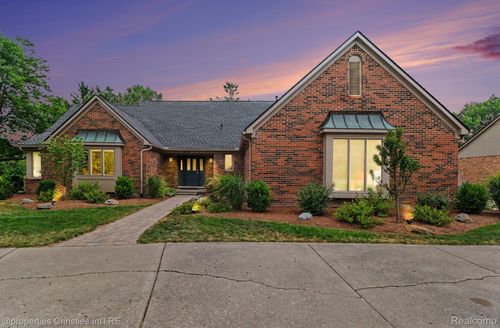 25219 Bridlepath Ln, Farmington Hills, MI, 48335-1701 | Card Image