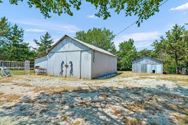 Small barn to accommodate animals and/or equipment; water and electricity connected | Image 19