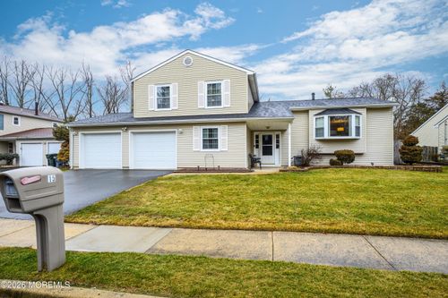 15 Hearth Ct, Howell, NJ, 07731-1658 | Card Image