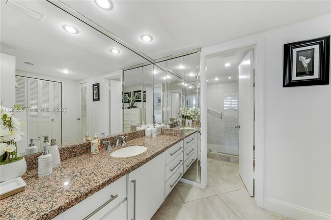 APT-5H - 609 Ocean Dr, Condo with 2 bedrooms, 2 bathrooms and null parking in Key Biscayne FL | Image 16