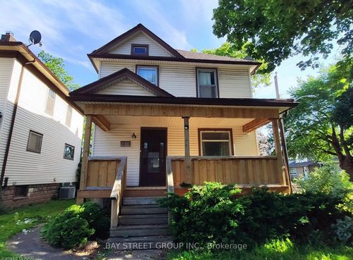 upper-5114 Mcrae St, Niagara Falls, ON, L2E1P5 | Card Image