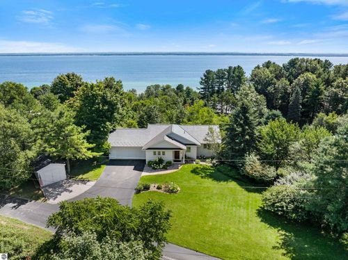 3939 Blue Heights Dr, Traverse City, MI, 49686-8149 | Card Image