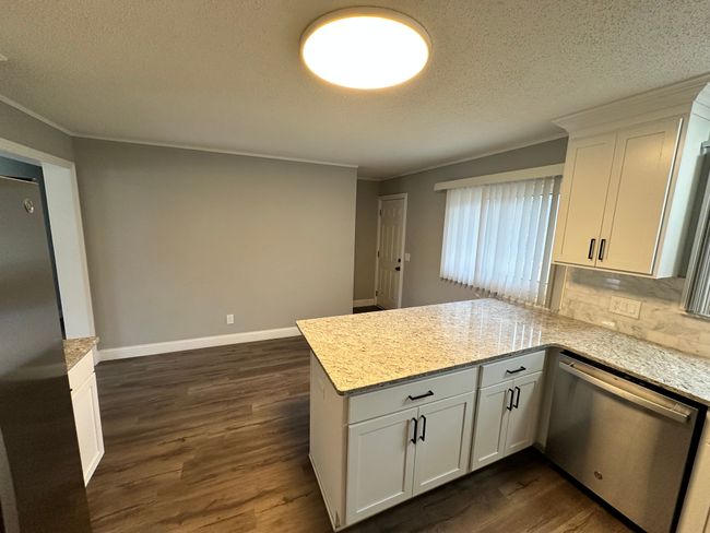 24739 Middlebelt Rd, House other with 3 bedrooms, 3 bathrooms and null parking in Farmington Hills MI | Image 6