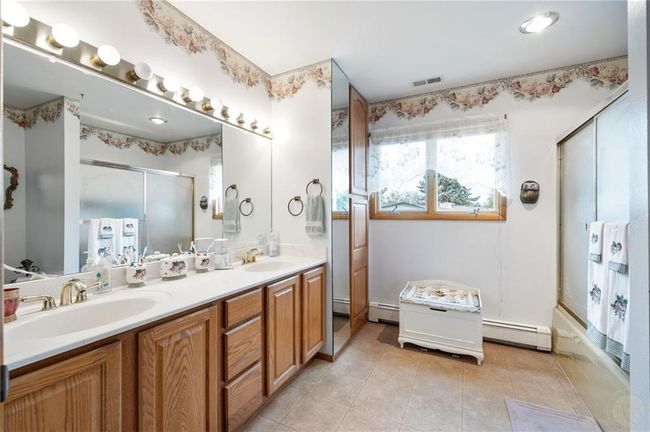 Hallway/Main Bath | Image 21