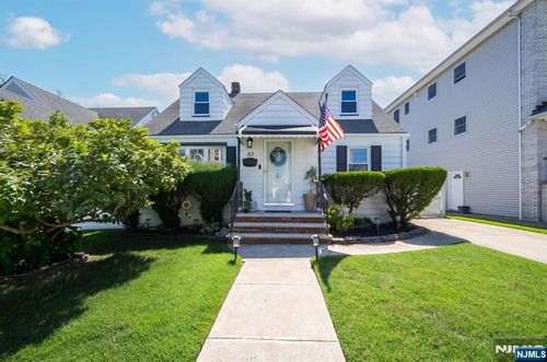 82 Union Street, East Rutherford, NJ, 07073 | Card Image