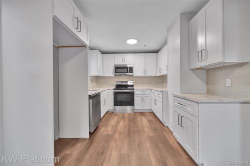 22639 Stephens St, Saint Clair Shores, MI, 48080-1479 | Card Image